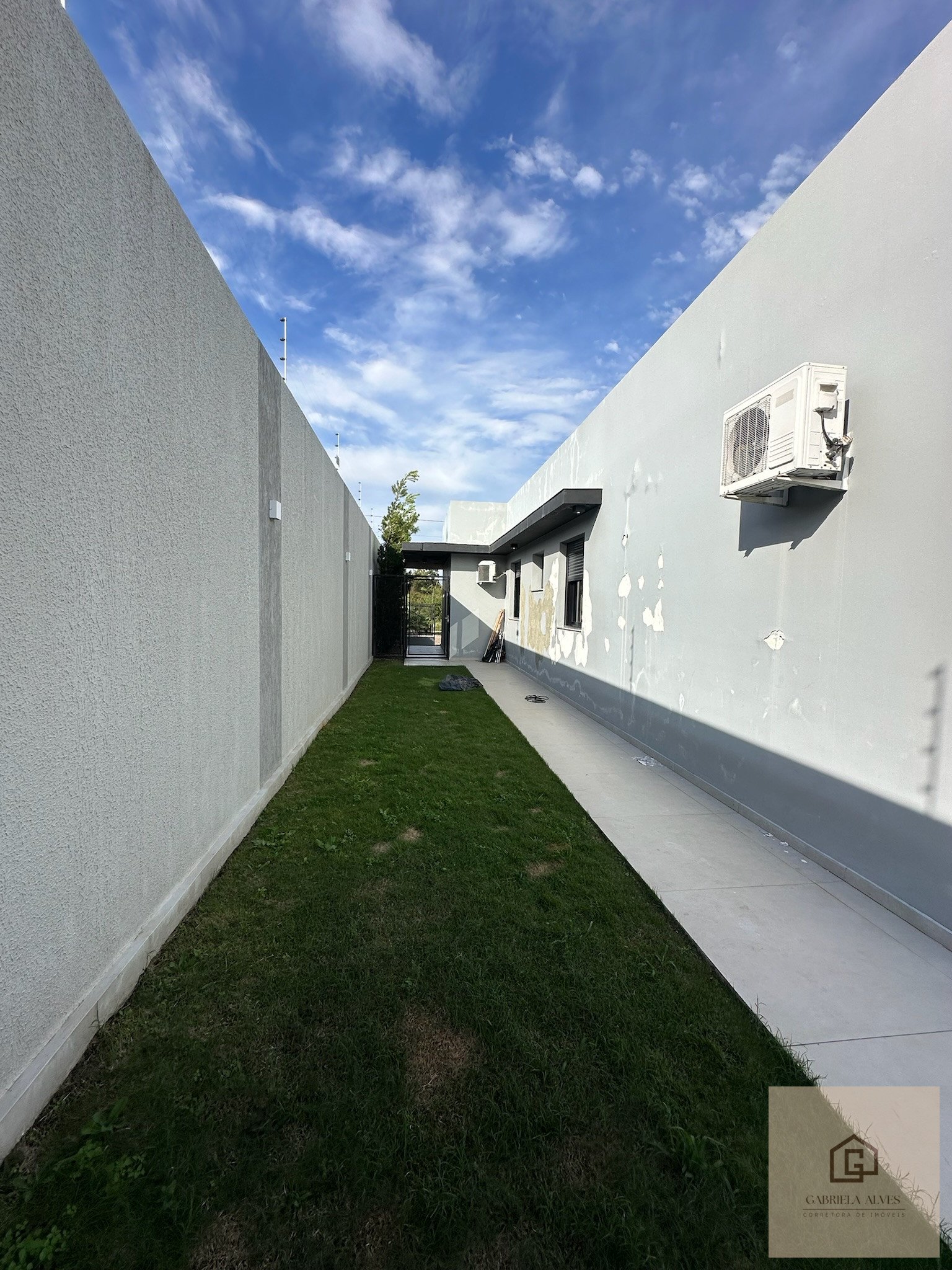 Casa semimobiliada no Parque Residencial Santa Júlia