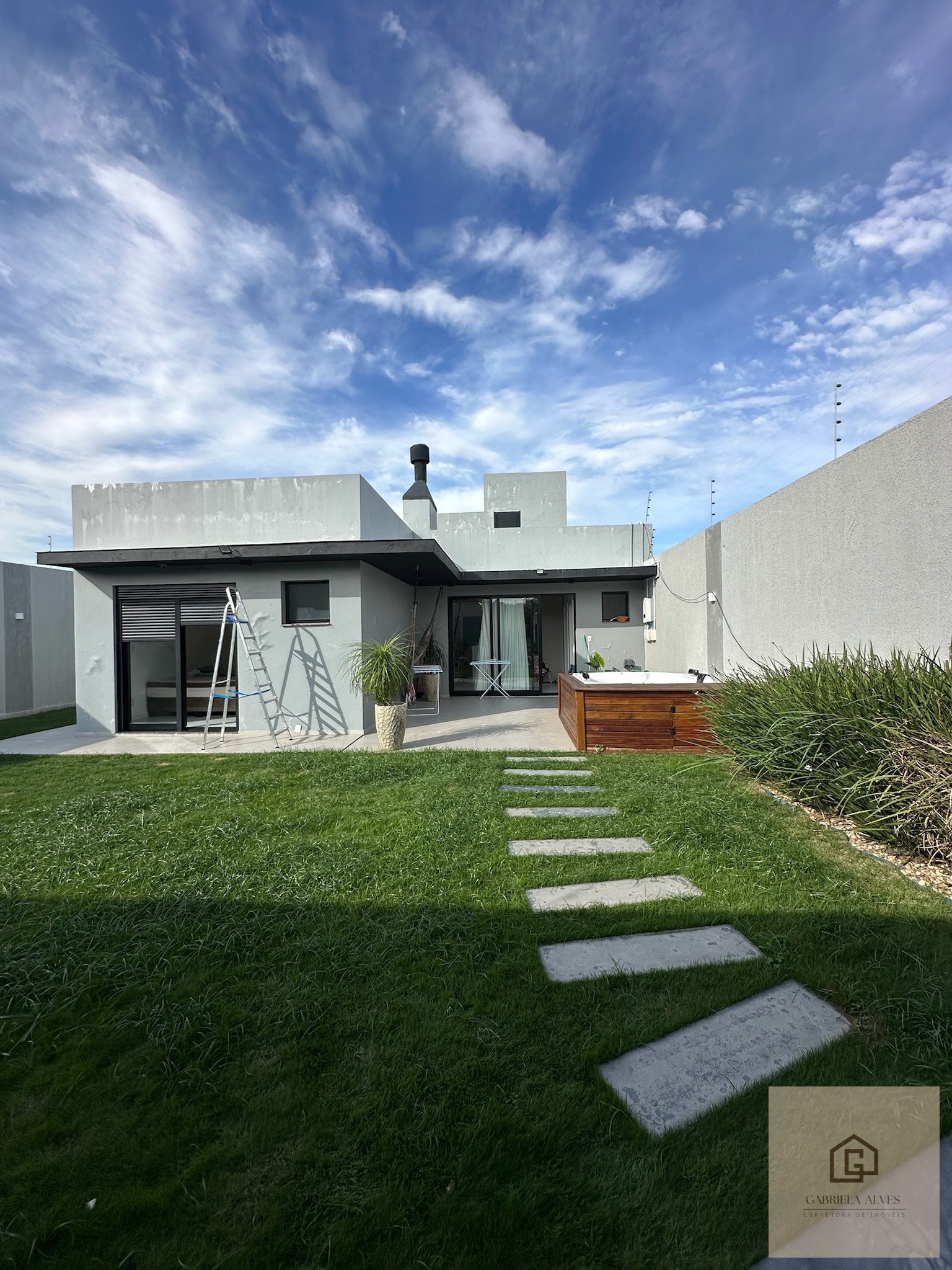 Casa semimobiliada no Parque Residencial Santa Júlia