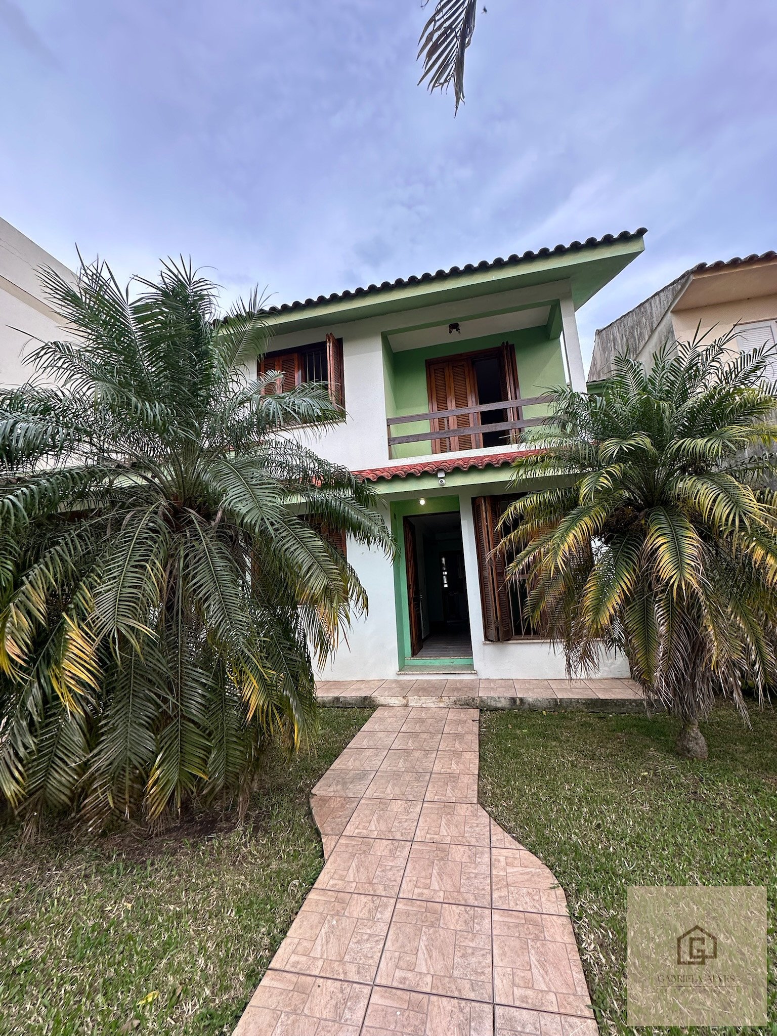 Casa próxima a UFSM, 4 dormitórios por apenas R$ 900.000,00