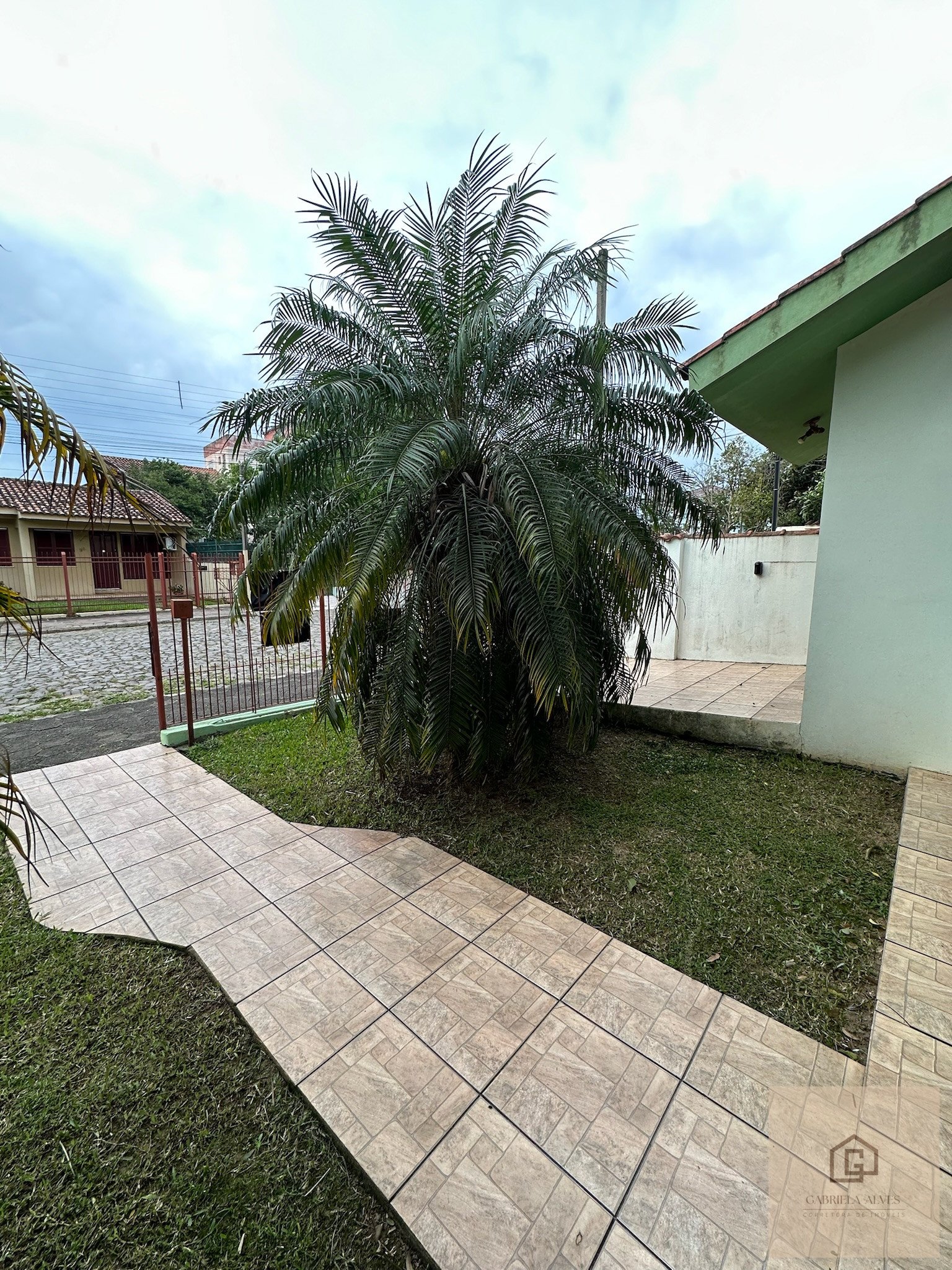 Casa próxima a UFSM, 4 dormitórios por apenas R$ 900.000,00