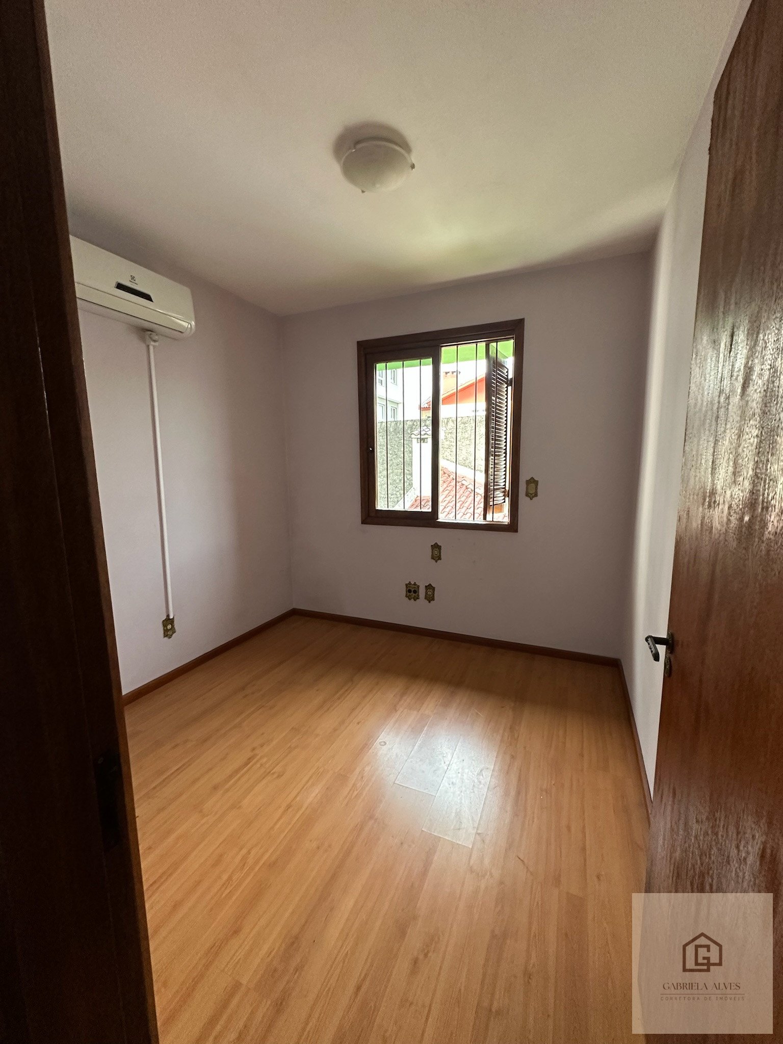 Casa próxima a UFSM, 4 dormitórios por apenas R$ 900.000,00