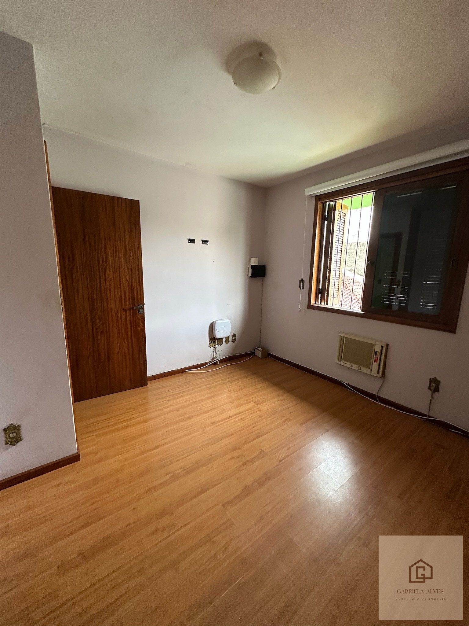 Casa próxima a UFSM, 4 dormitórios por apenas R$ 900.000,00