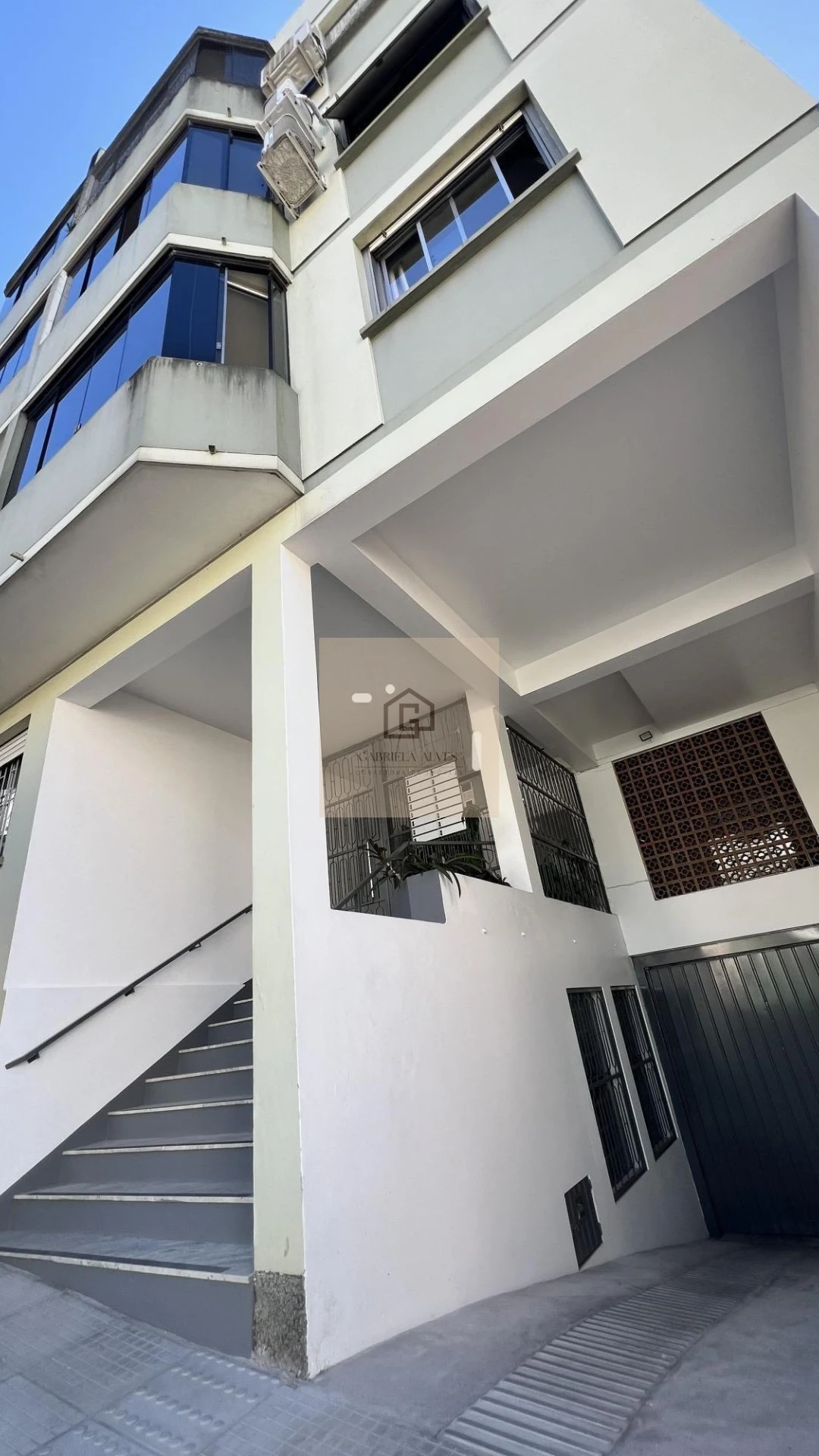 Apartamento 2 dormitórios semimobiliado