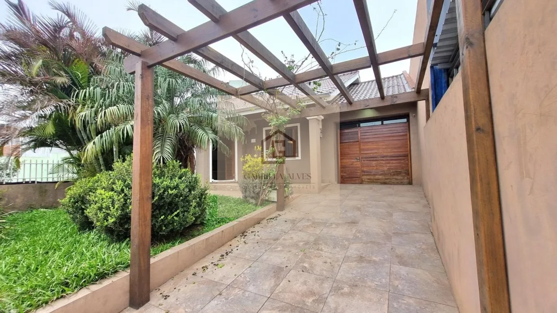 Casa térrea com 3 Dormitórios próximo ao trevo da Uglione