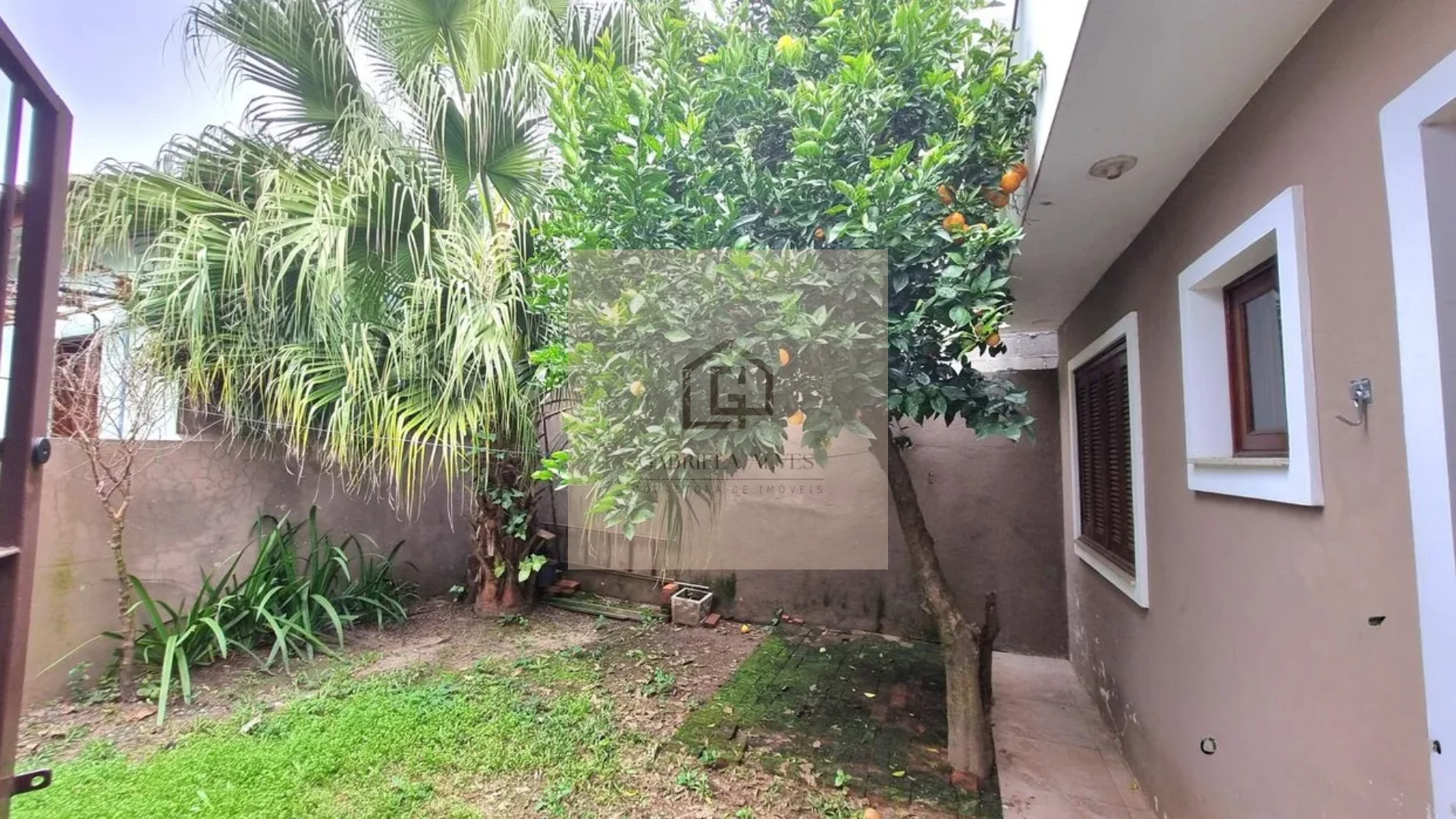 Casa térrea com 3 Dormitórios próximo ao trevo da Uglione