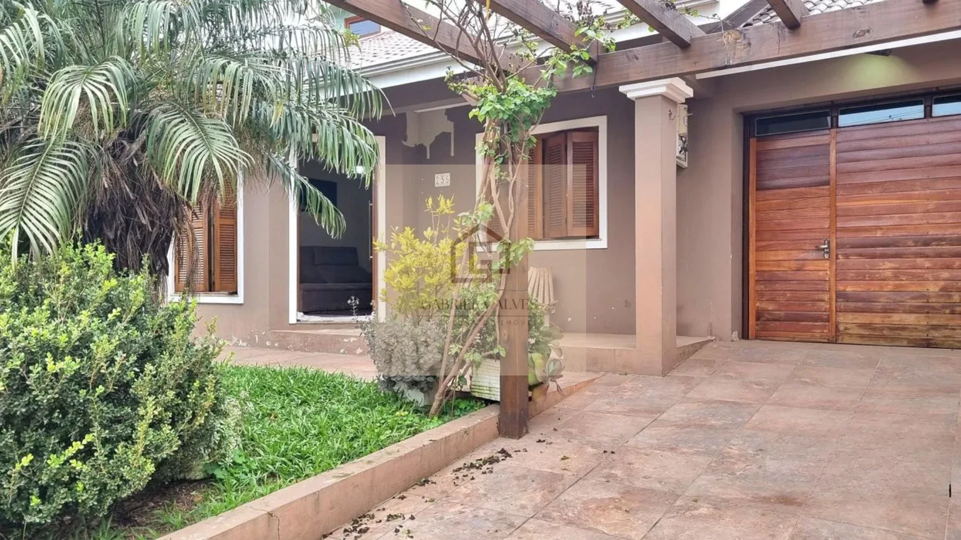 Casa térrea com 3 Dormitórios próximo ao trevo da Uglione