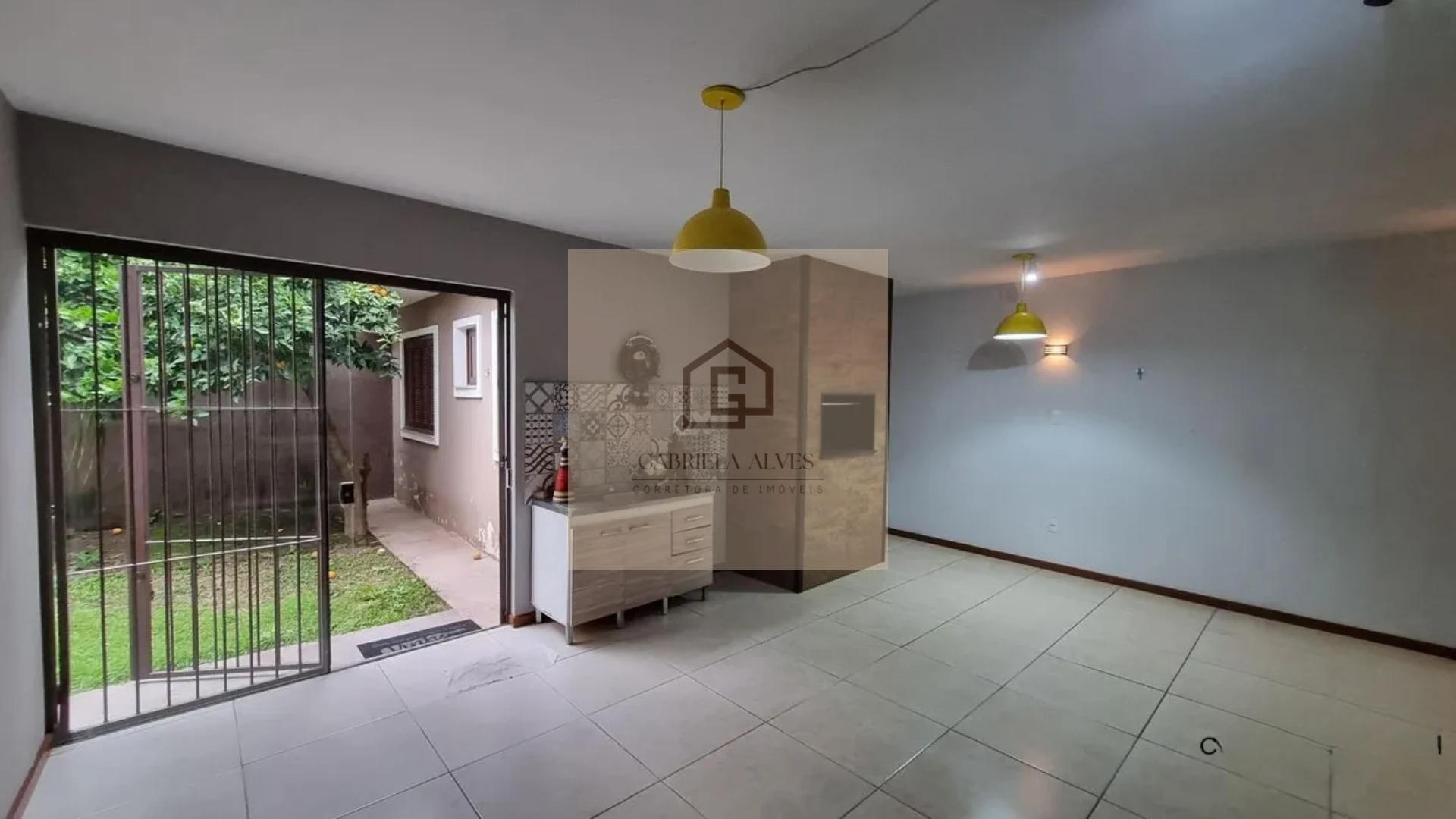 Casa térrea com 3 Dormitórios próximo ao trevo da Uglione