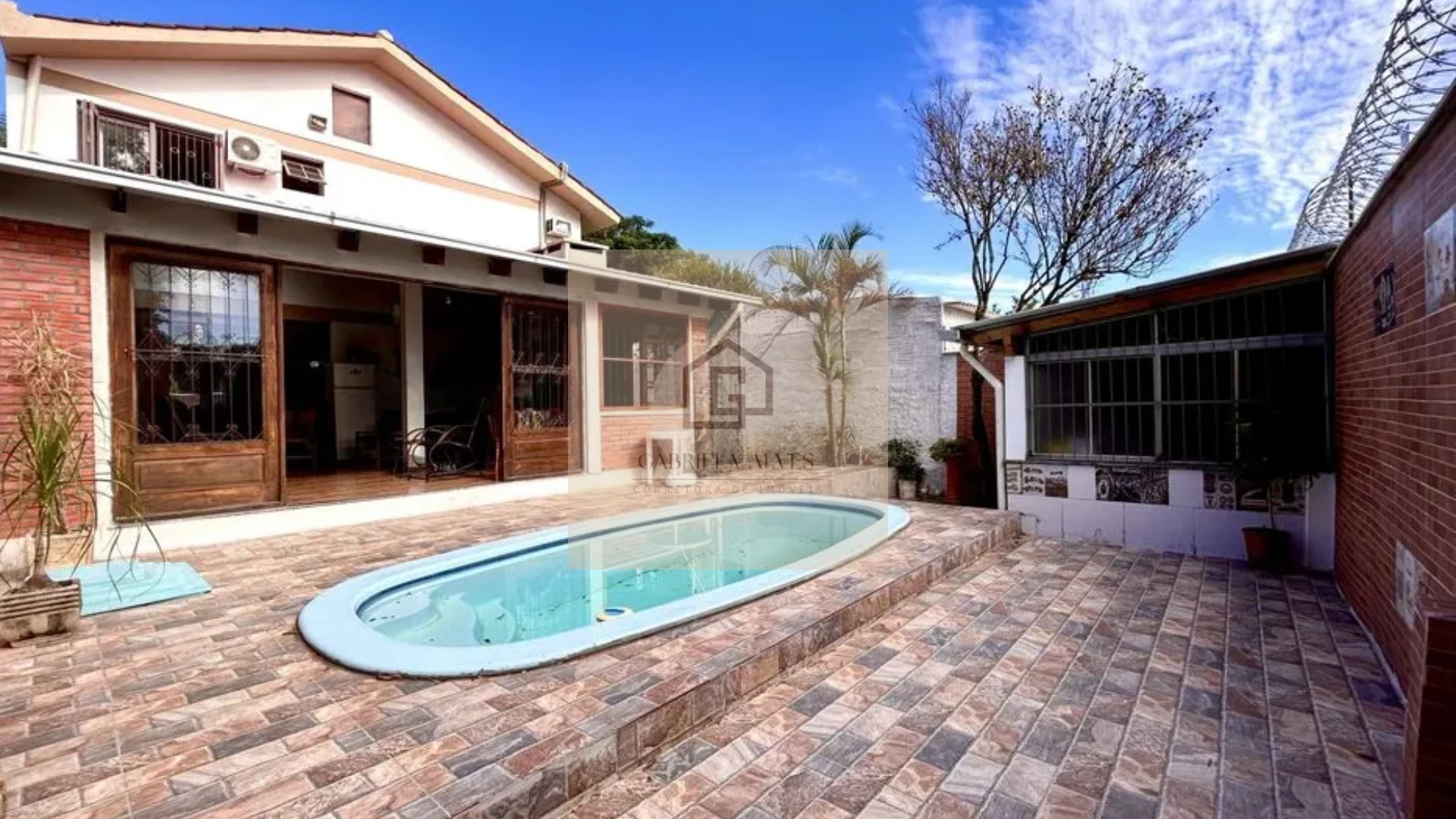Casa com Piscina e Espaço Gourmet | 4 Dormitórios no Bairro São José