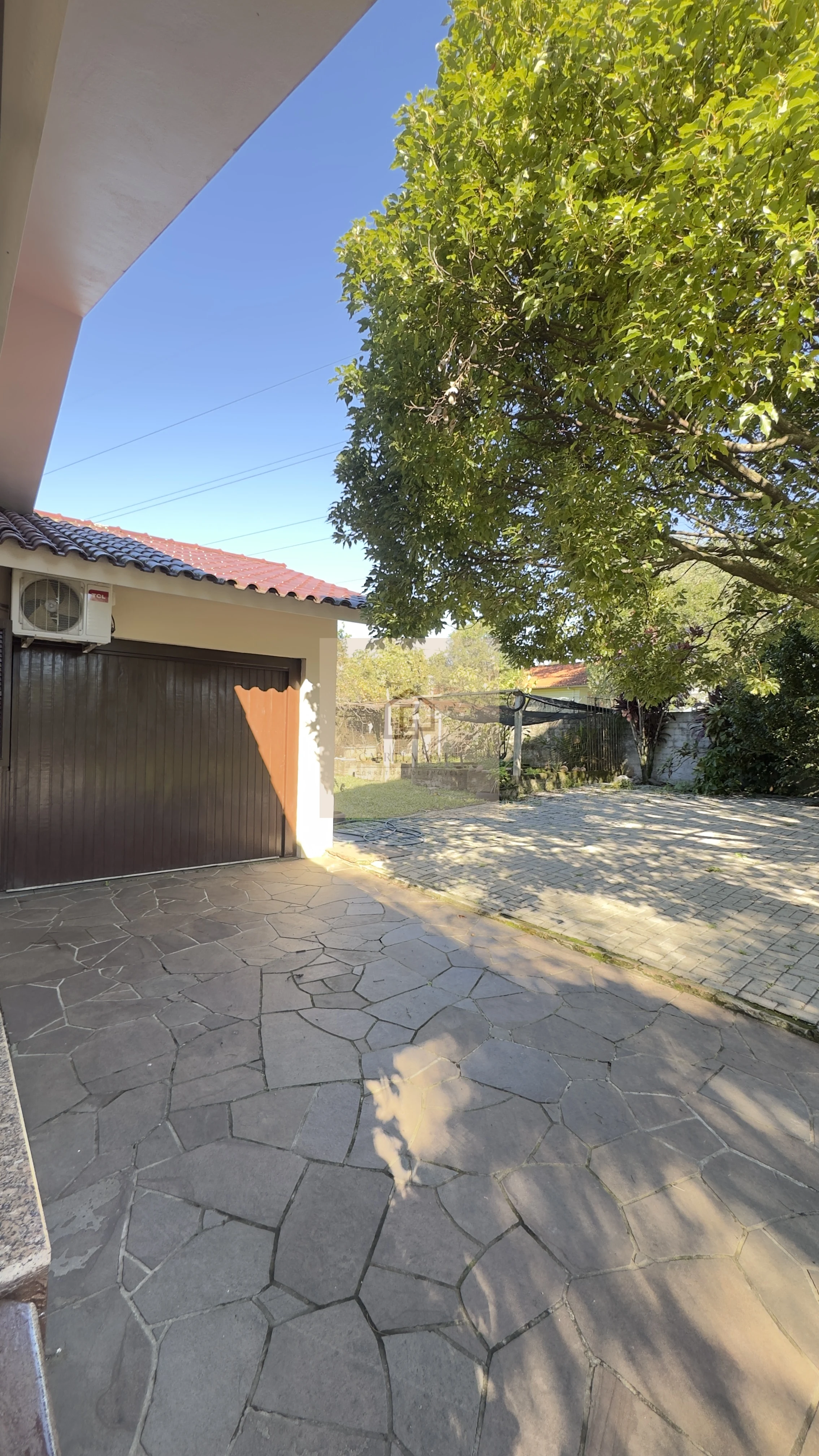 Casa ampla com 4 dormitórios, espaço gourmet, piscina, 3 vagas, bairro São José!
