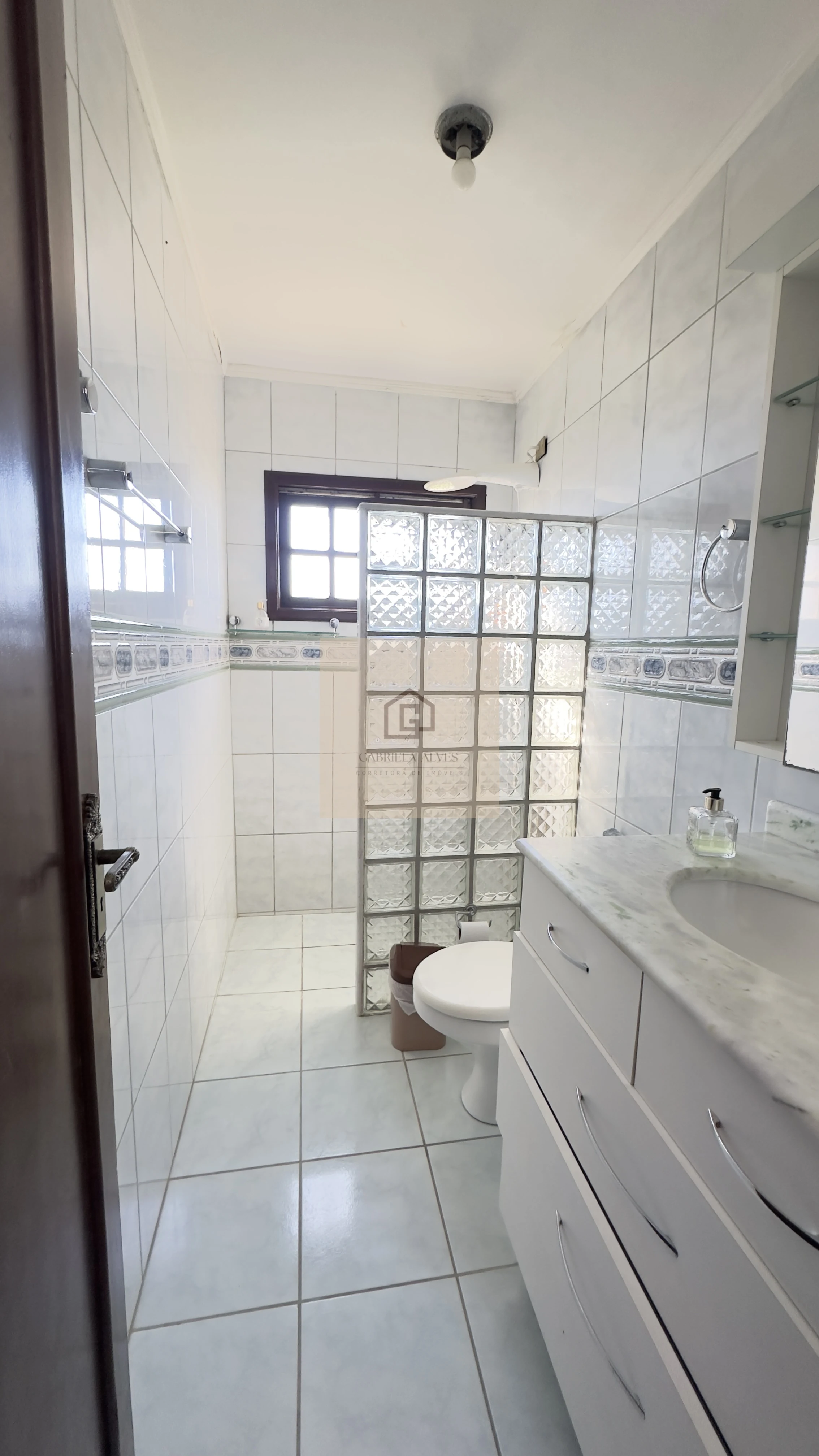 Casa ampla com 4 dormitórios, espaço gourmet, piscina, 3 vagas, bairro São José!