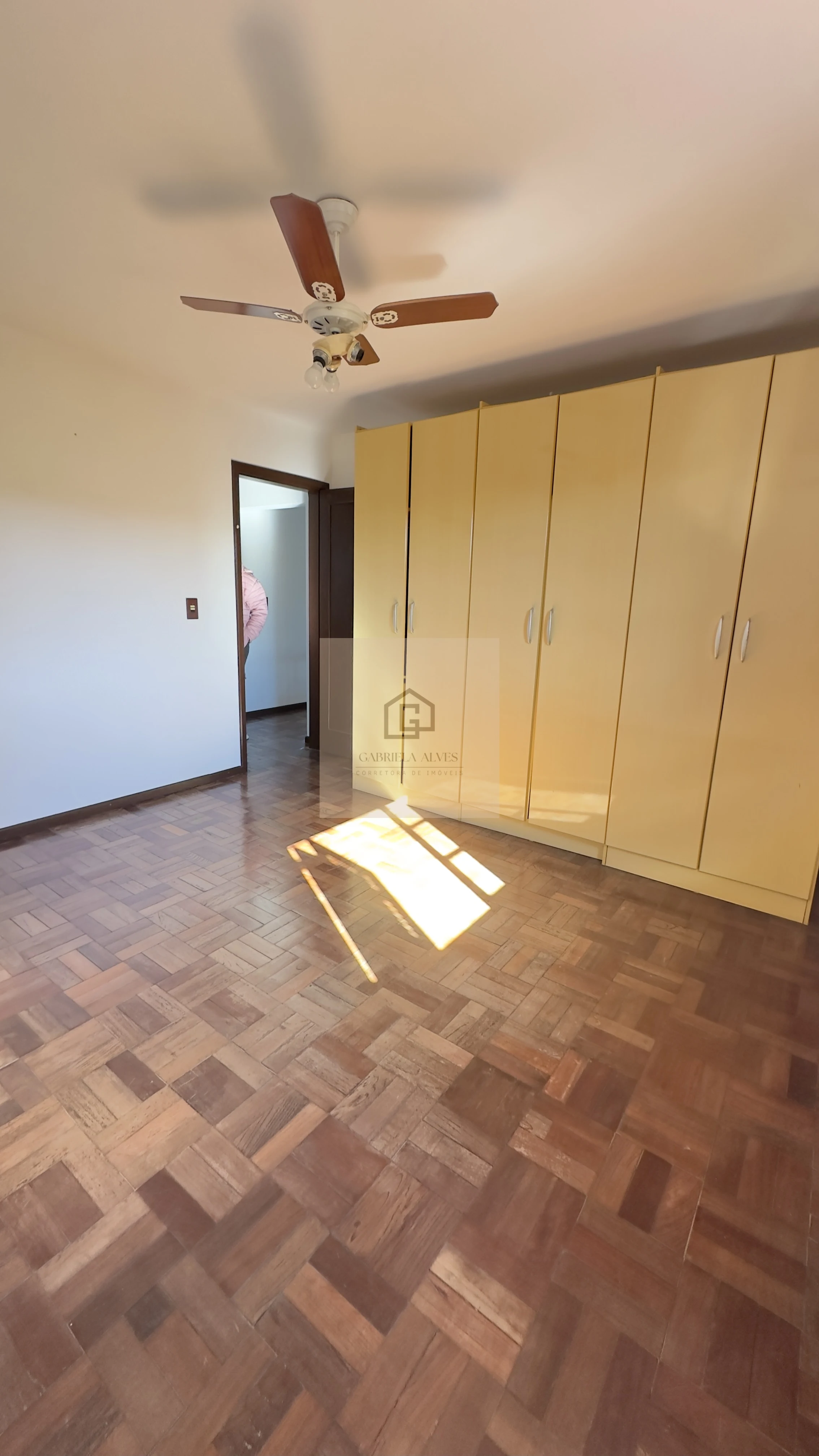 Casa ampla com 4 dormitórios, espaço gourmet, piscina, 3 vagas, bairro São José!