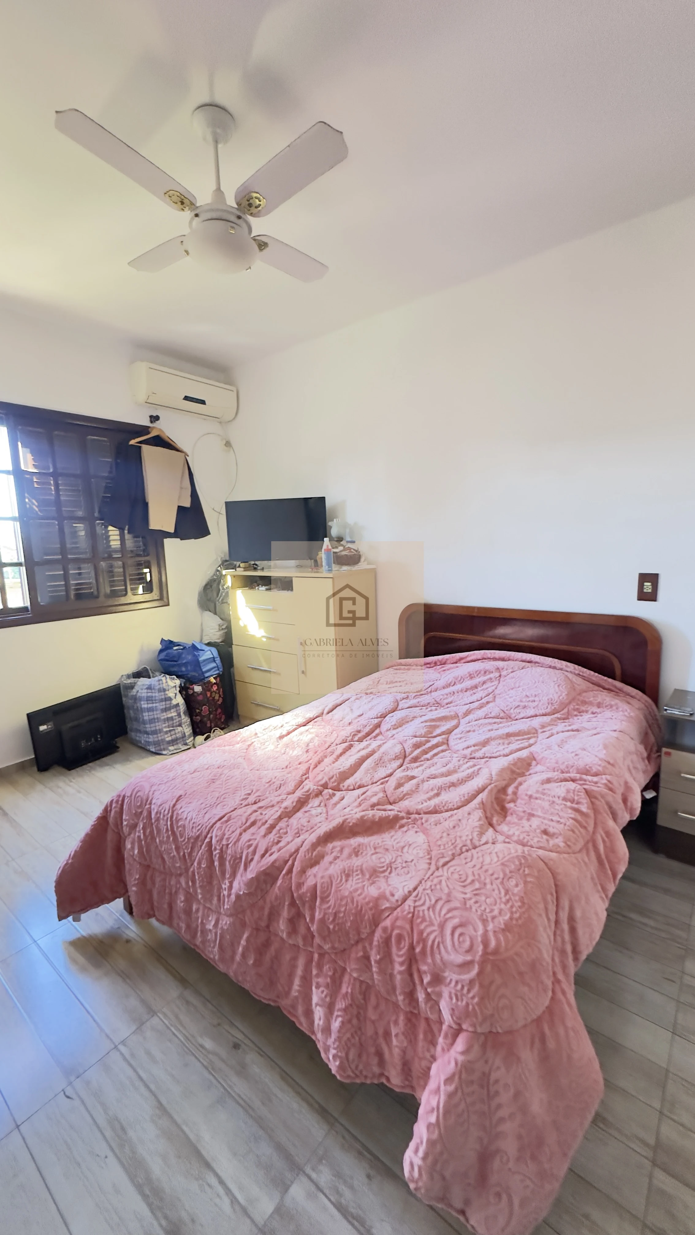 Casa ampla com 4 dormitórios, espaço gourmet, piscina, 3 vagas, bairro São José!