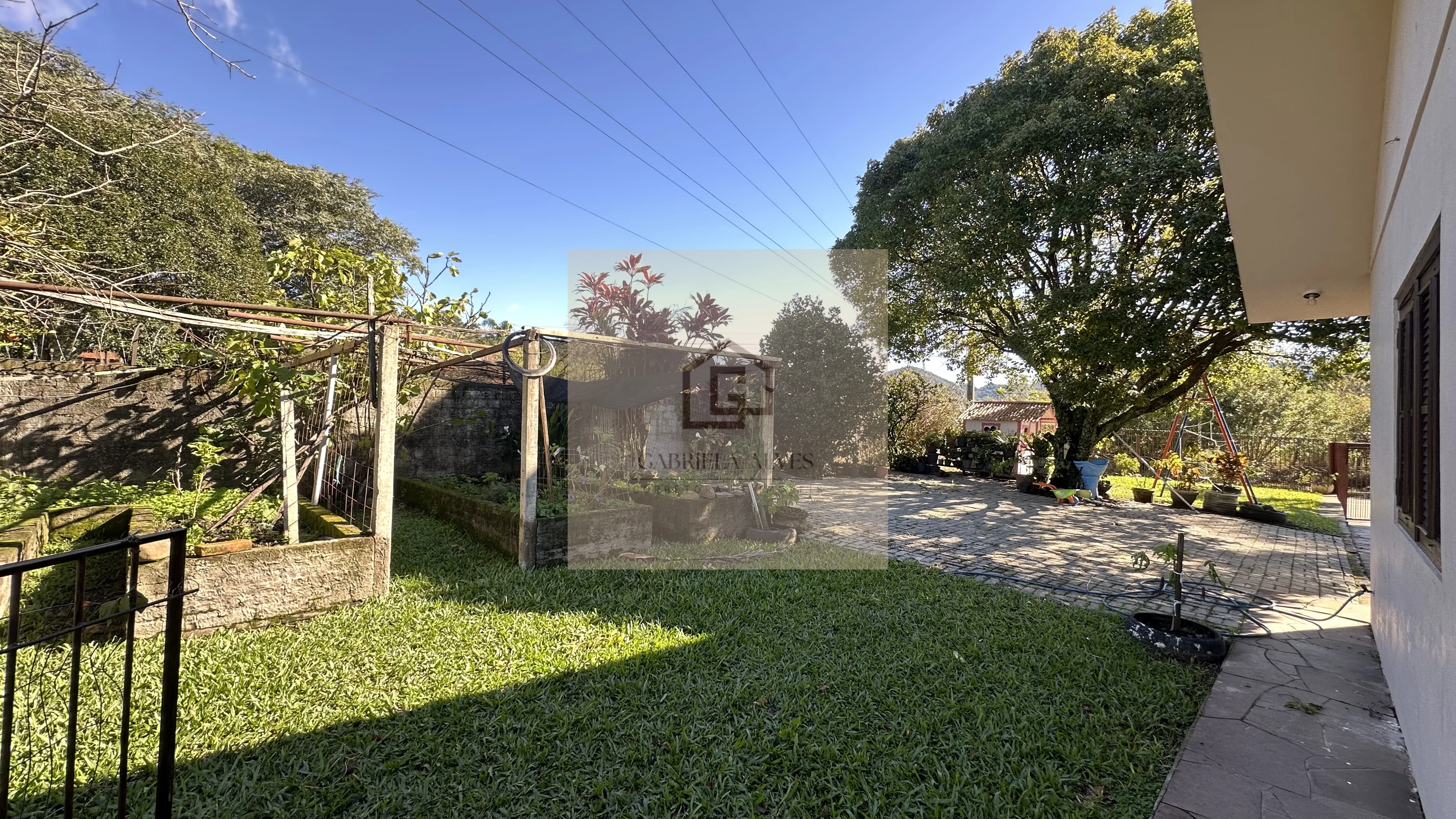 Casa ampla com 4 dormitórios, espaço gourmet, piscina, 3 vagas, bairro São José!