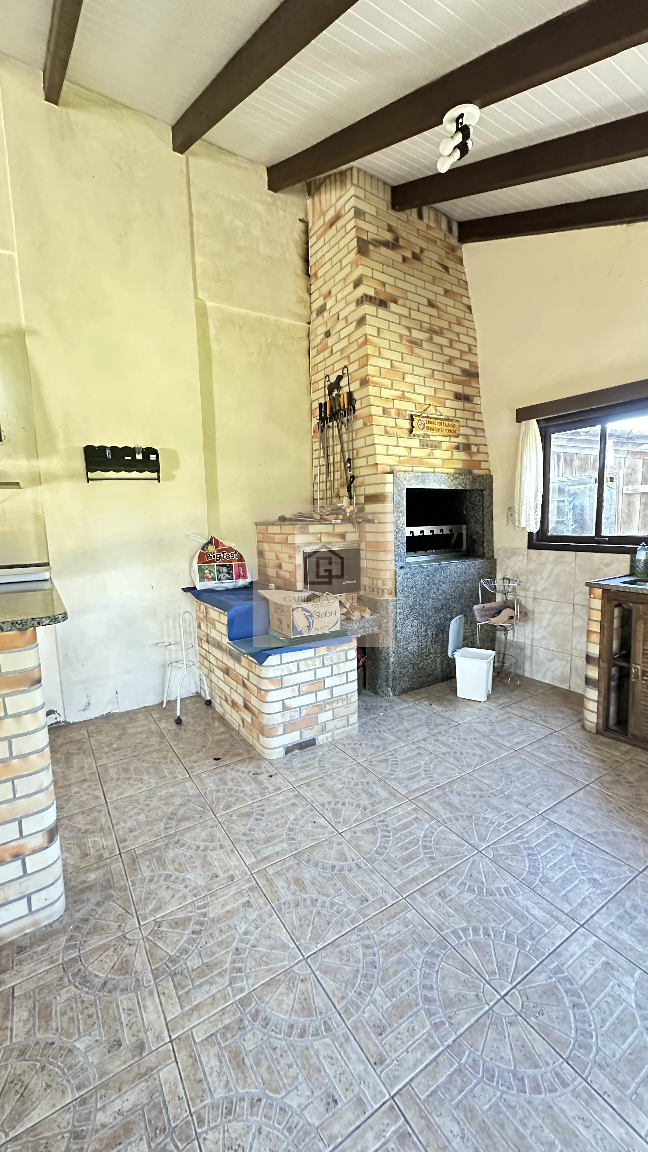 Casa ampla com 4 dormitórios, espaço gourmet, piscina, 3 vagas, bairro São José!