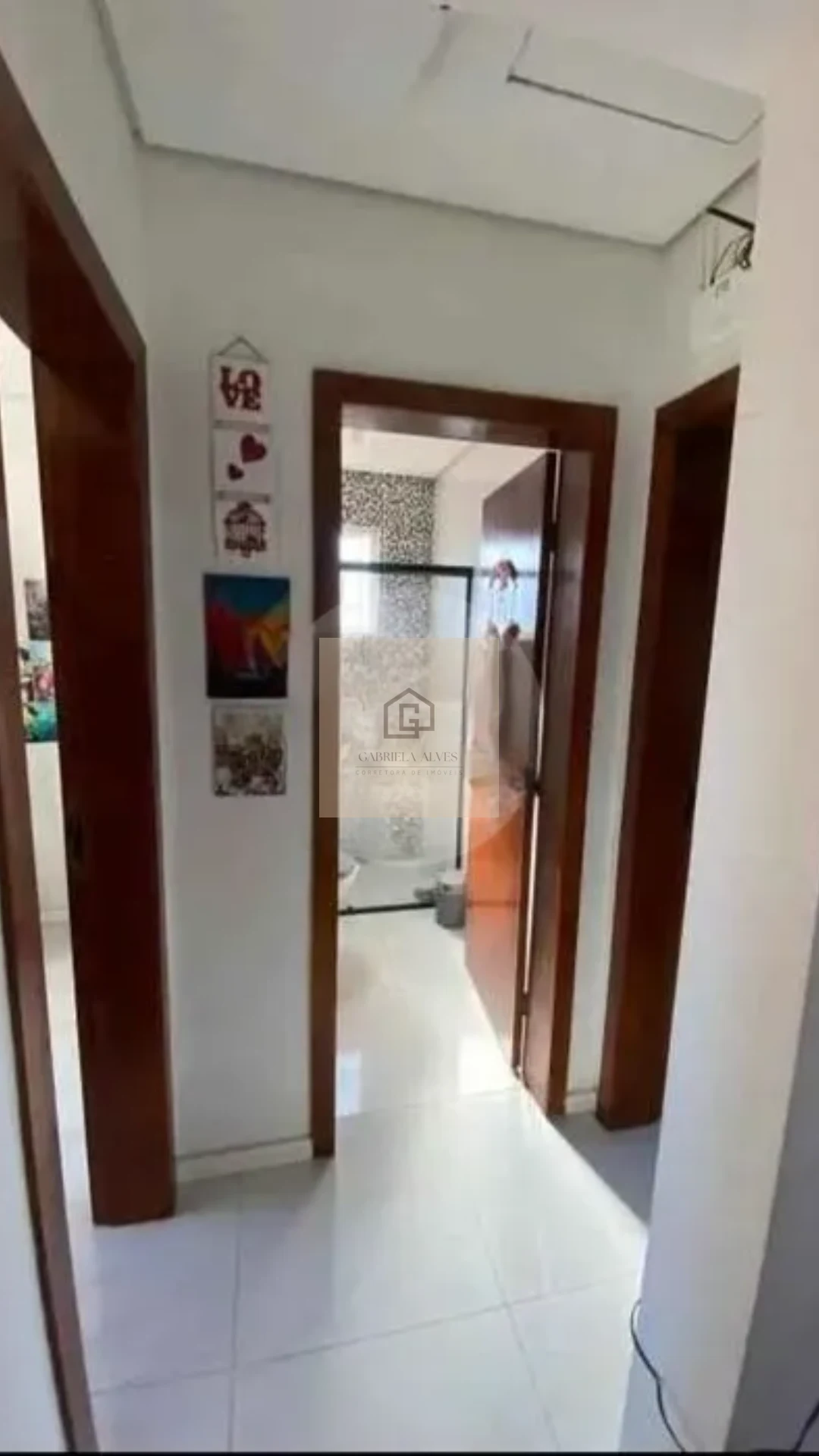 Casa com 3 Dormitórios, Lareira, Churrasqueira e Pátio Privativo