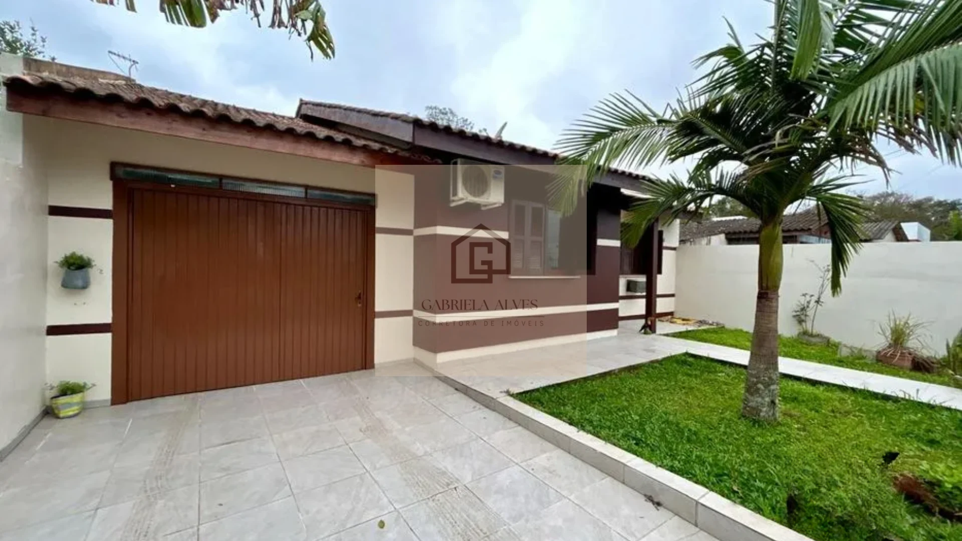 Casa com Piscina e Edícula à Venda no Bairro Dom Antônio Reis | 3 Dormitórios e 2 Vagas