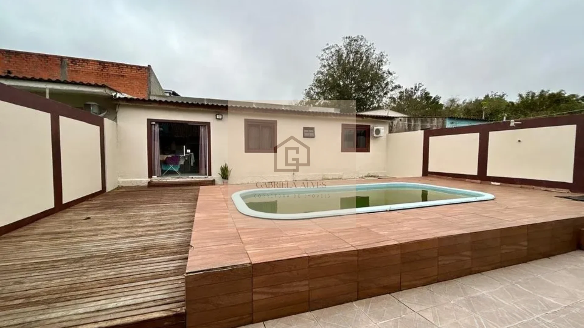 Casa com Piscina e Edícula à Venda no Bairro Dom Antônio Reis | 3 Dormitórios e 2 Vagas