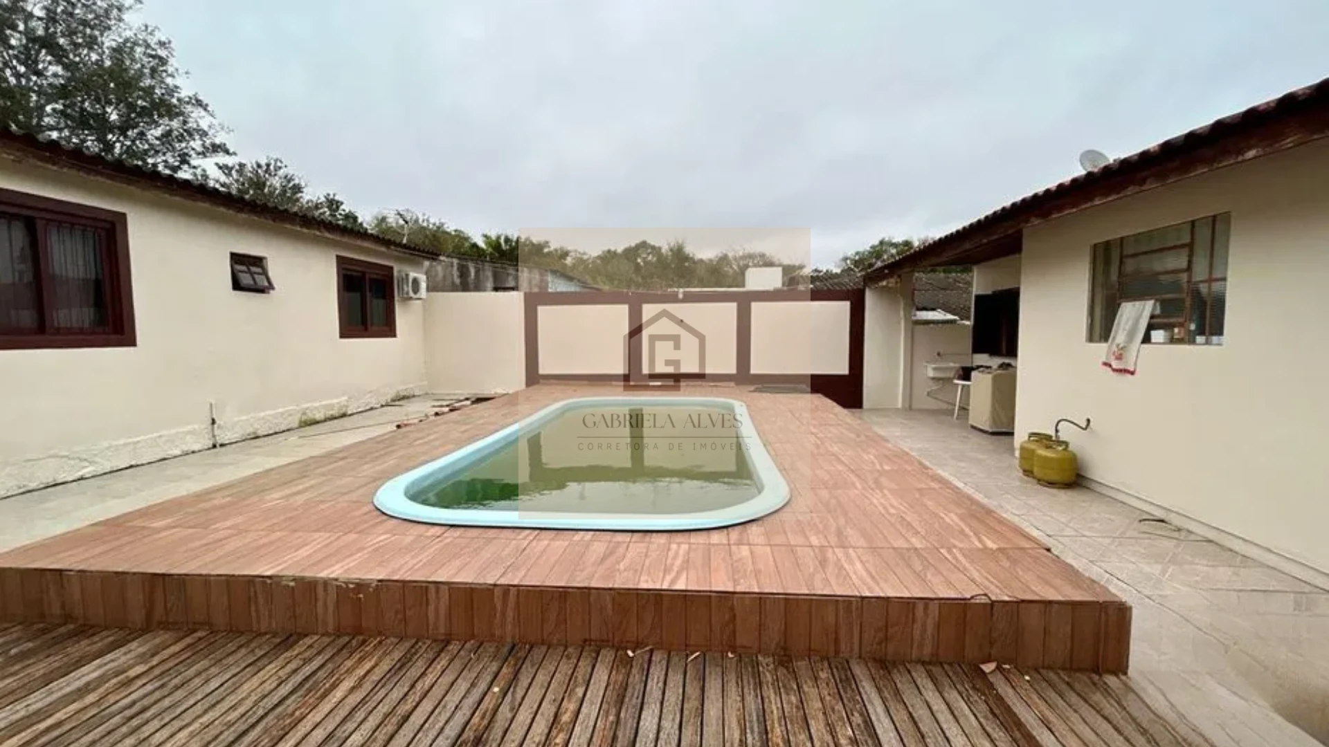 Casa com Piscina e Edícula à Venda no Bairro Dom Antônio Reis | 3 Dormitórios e 2 Vagas