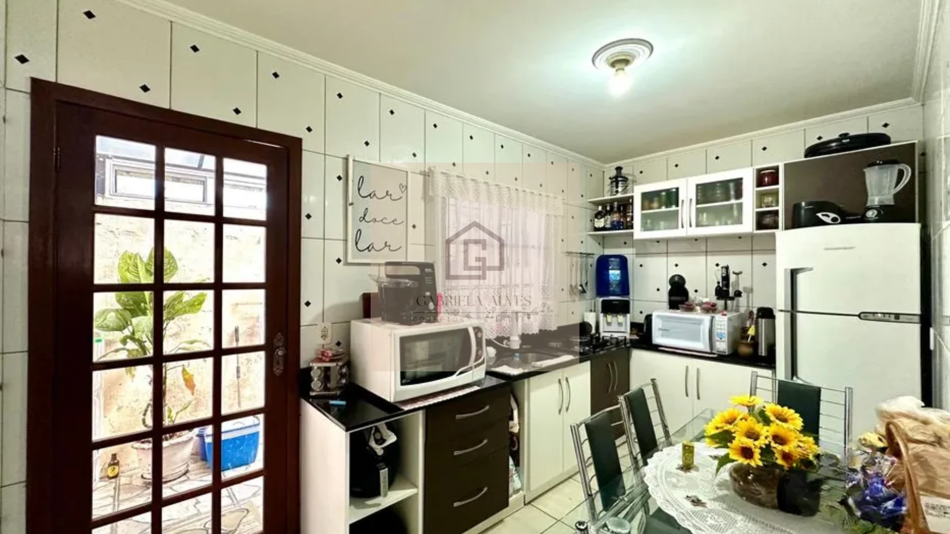 🏡 Casa Semimobiliada com 2 Dormitórios e Churrasqueira no Bairro Tomazetti