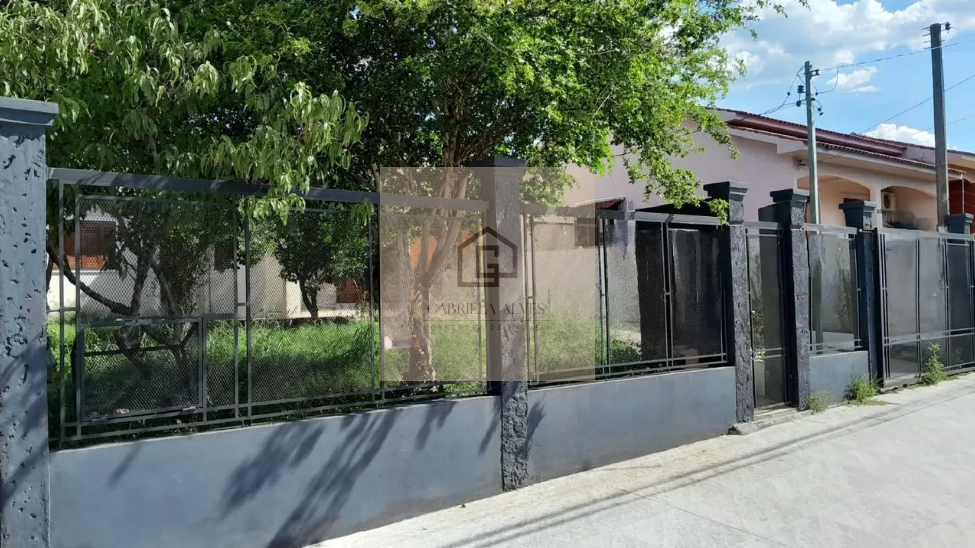 🏡 Casa Reformada com Suíte, Amplo Pátio e 3 Vagas à Venda no Bairro Pinheiro Machado