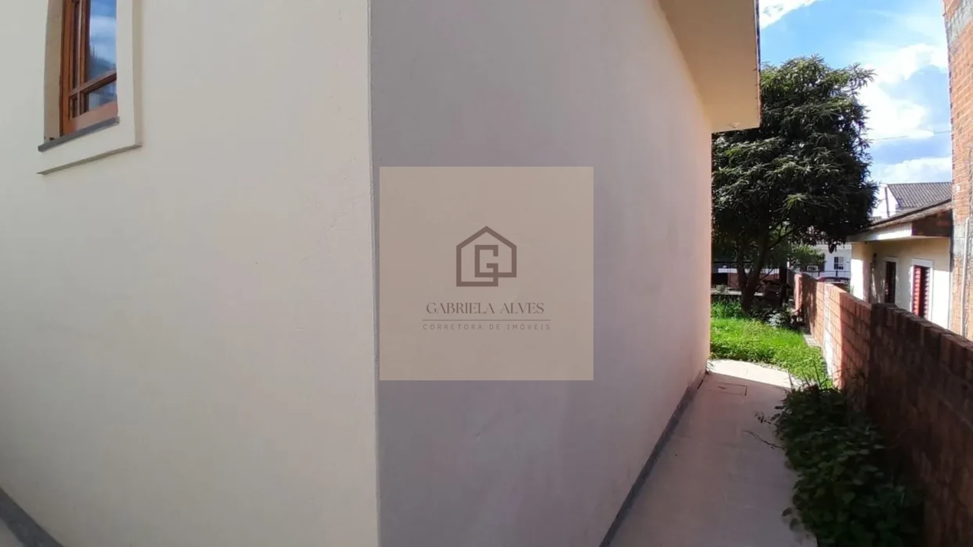 🏡 Casa Reformada com Suíte, Amplo Pátio e 3 Vagas à Venda no Bairro Pinheiro Machado