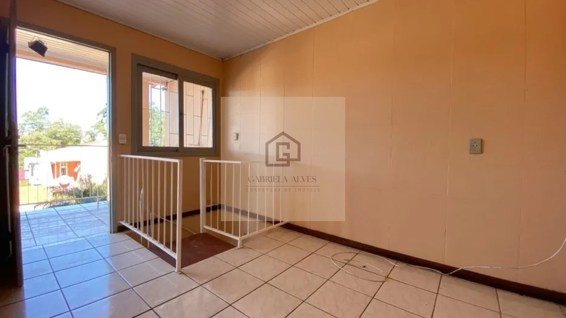 🏡 Casa Semimobiliada com Piscina e Lareira à Venda no Bairro Medianeira