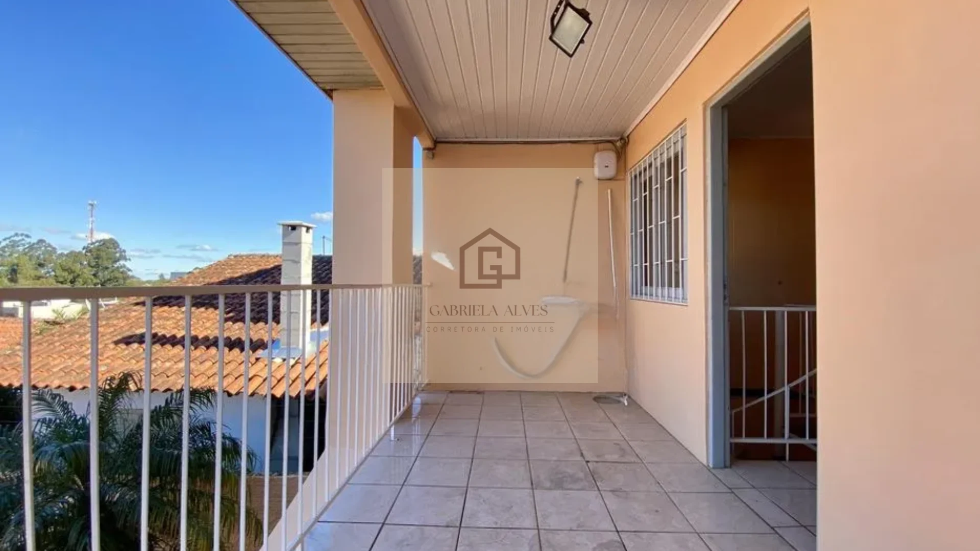 🏡 Casa Semimobiliada com Piscina e Lareira à Venda no Bairro Medianeira