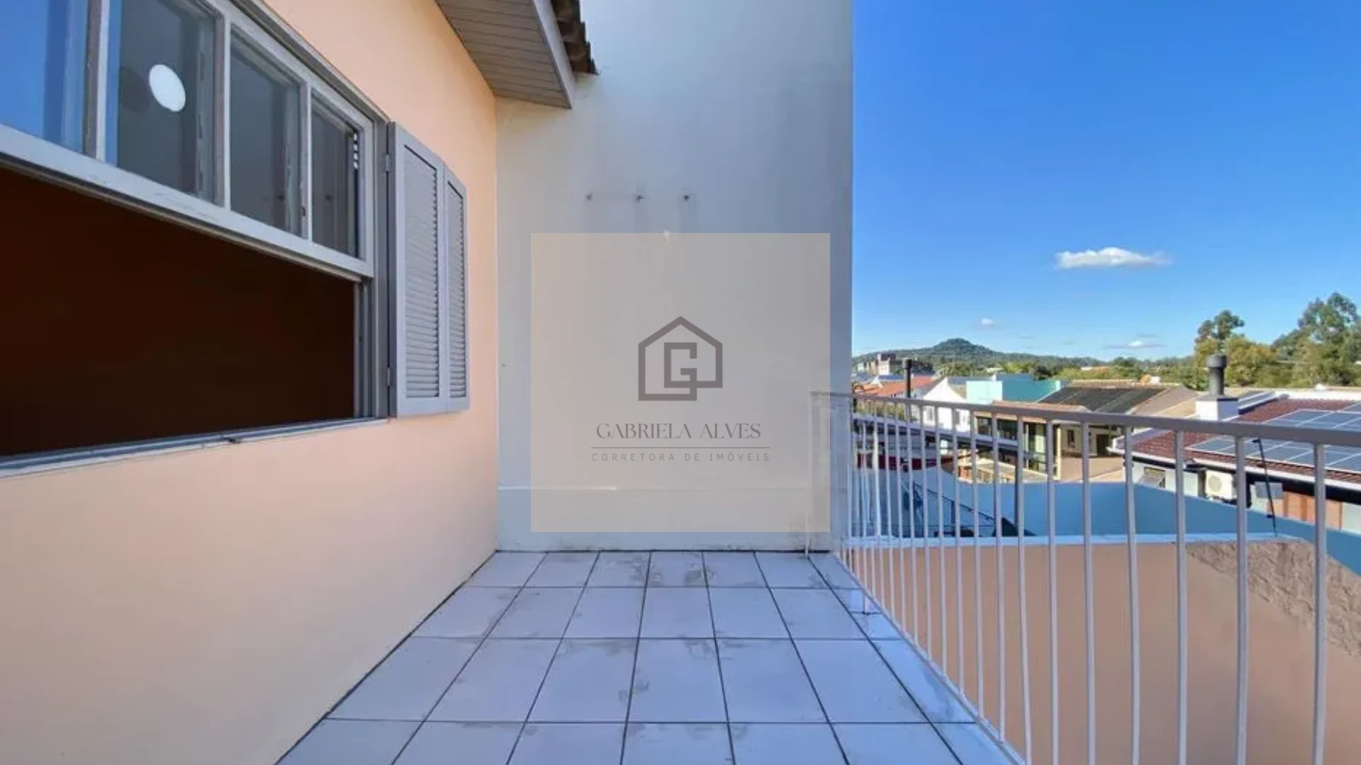 🏡 Casa Semimobiliada com Piscina e Lareira à Venda no Bairro Medianeira