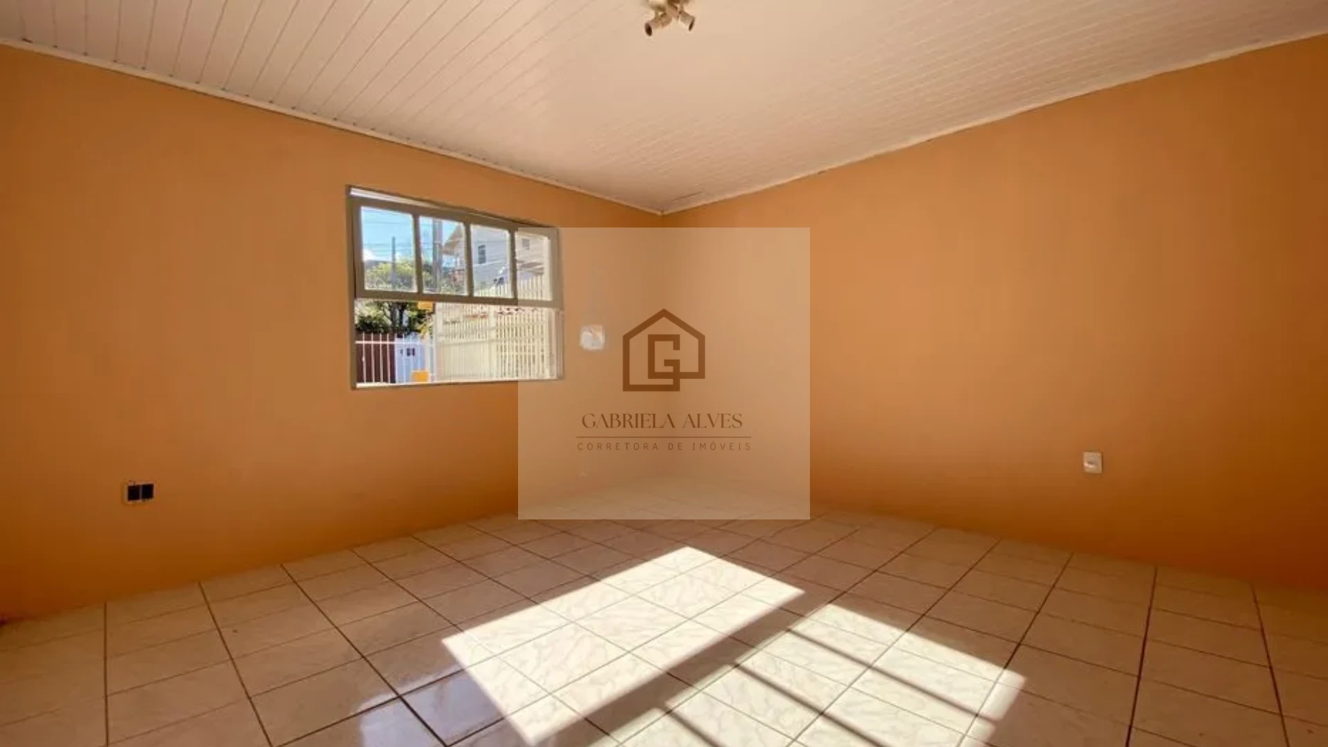 🏡 Casa Semimobiliada com Piscina e Lareira à Venda no Bairro Medianeira