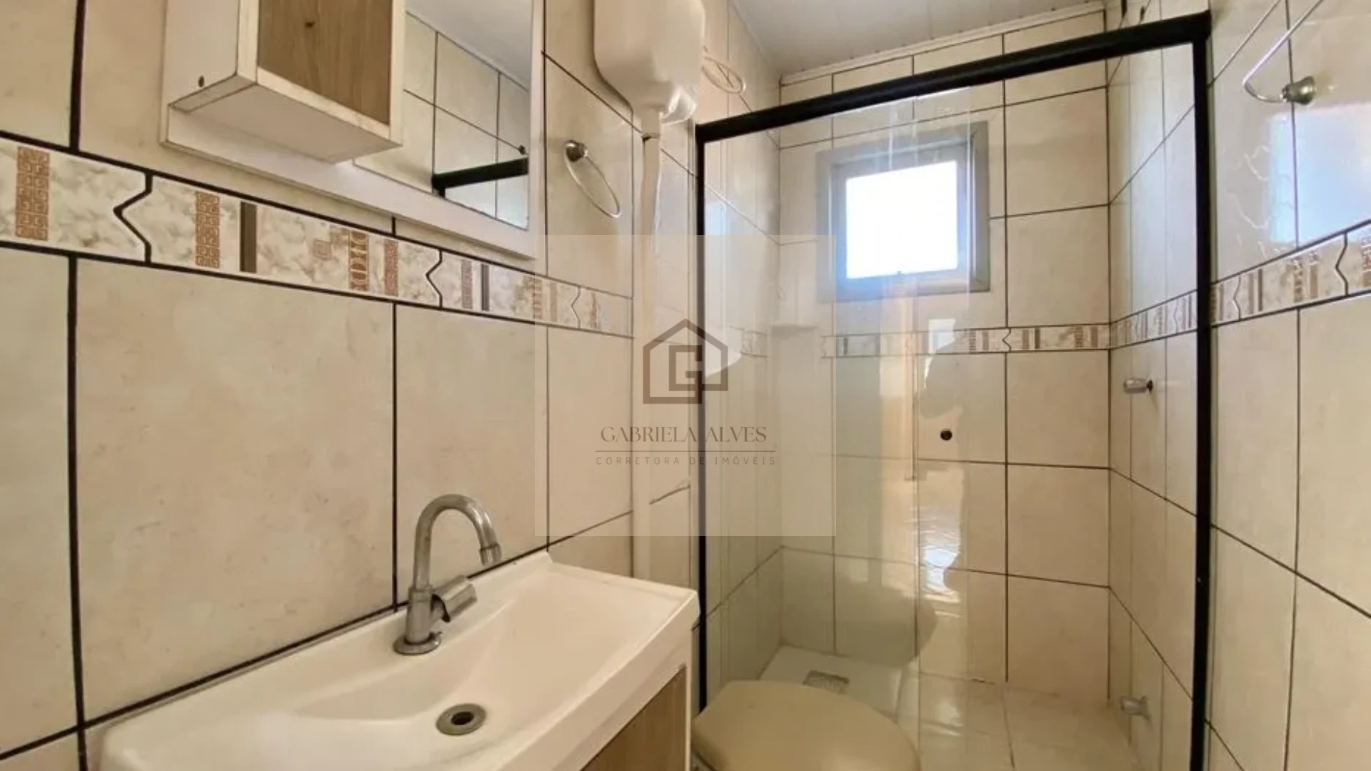 🏡 Casa Semimobiliada com Piscina e Lareira à Venda no Bairro Medianeira