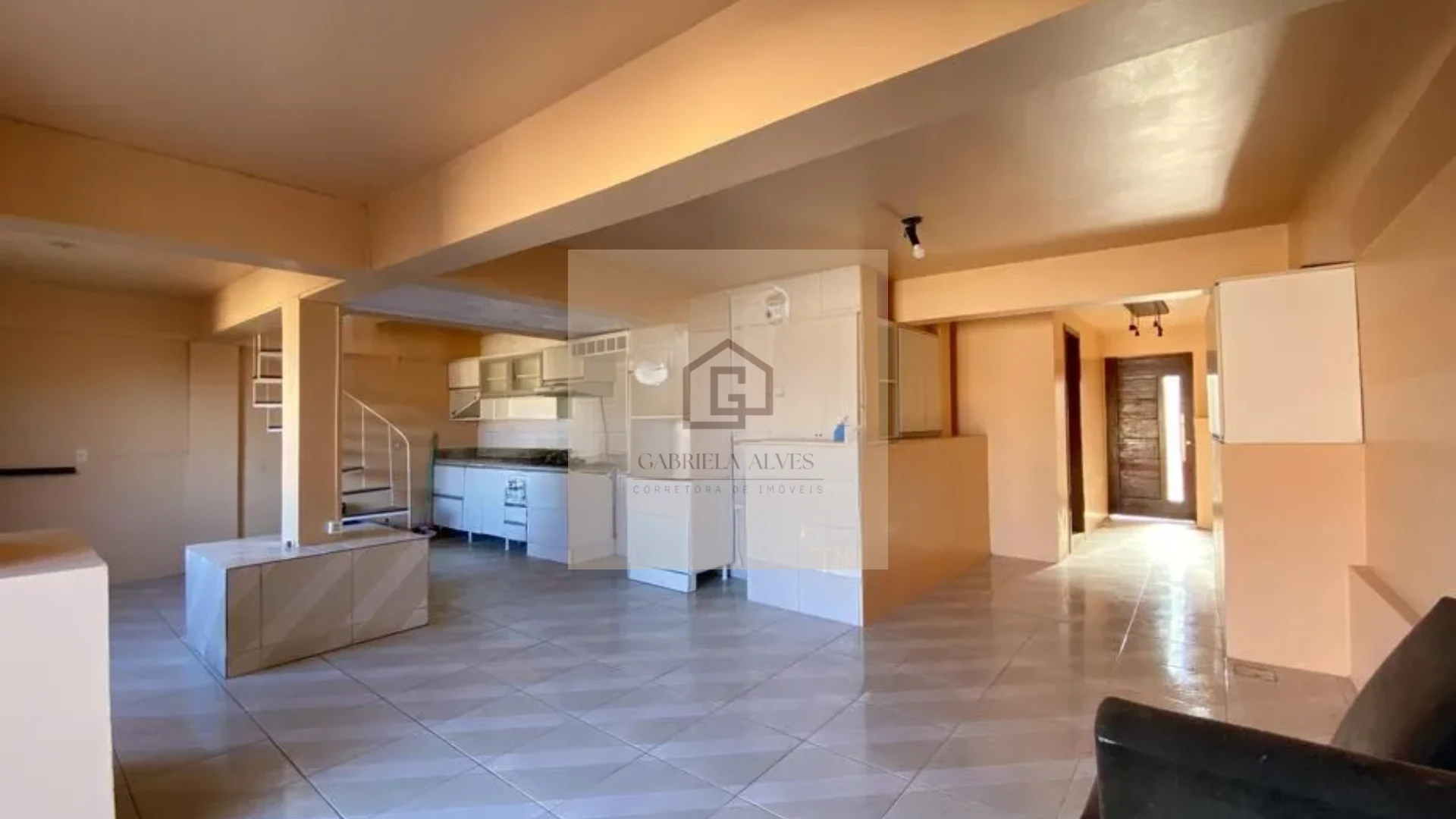 🏡 Casa Semimobiliada com Piscina e Lareira à Venda no Bairro Medianeira