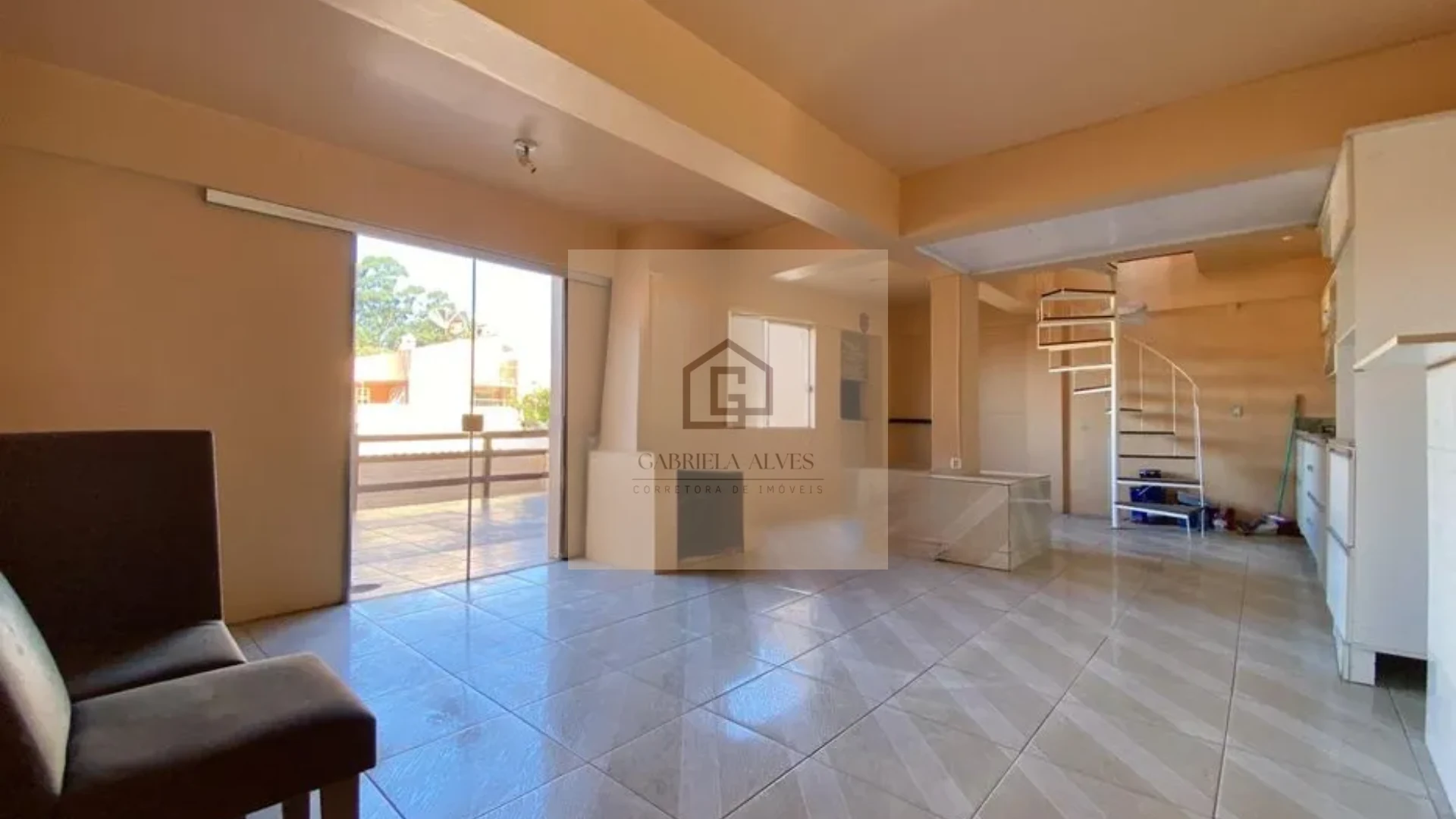 🏡 Casa Semimobiliada com Piscina e Lareira à Venda no Bairro Medianeira