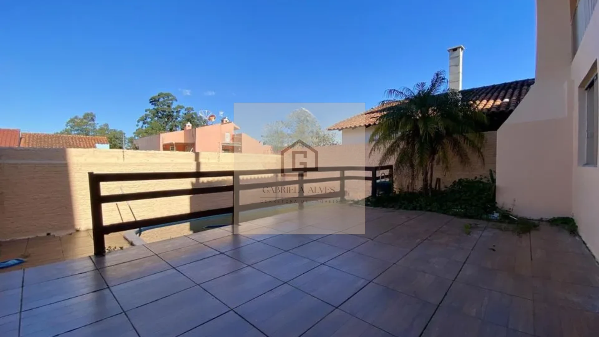 🏡 Casa Semimobiliada com Piscina e Lareira à Venda no Bairro Medianeira