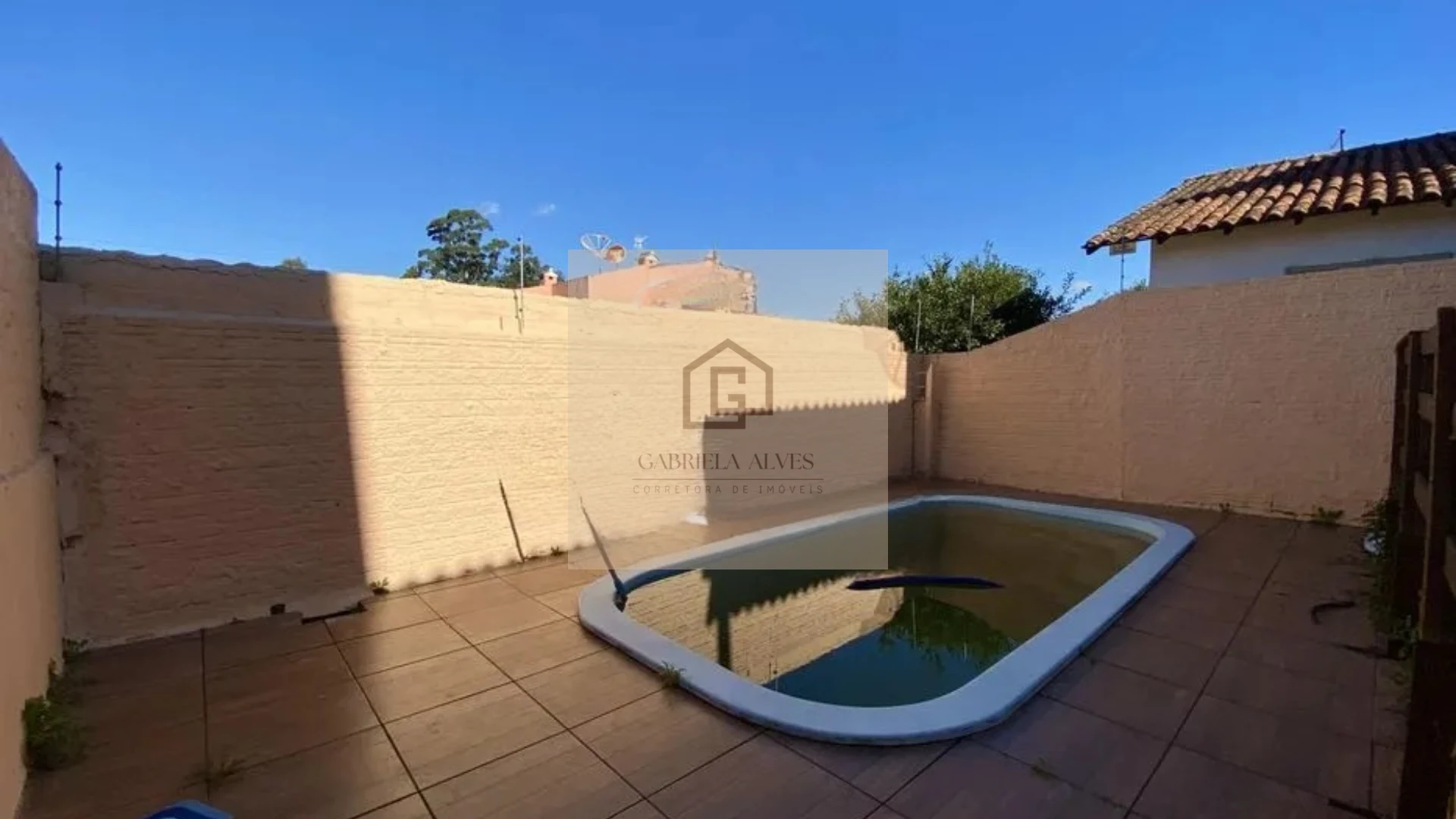 🏡 Casa Semimobiliada com Piscina e Lareira à Venda no Bairro Medianeira