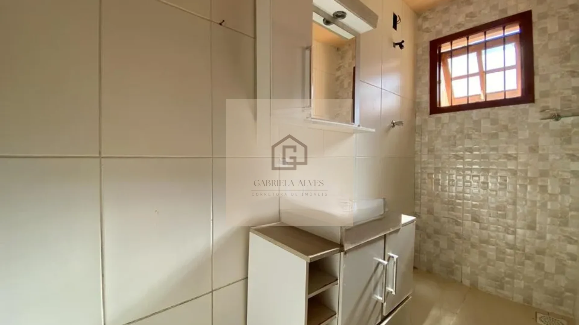 🏡 Casa Semimobiliada com Piscina e Lareira à Venda no Bairro Medianeira