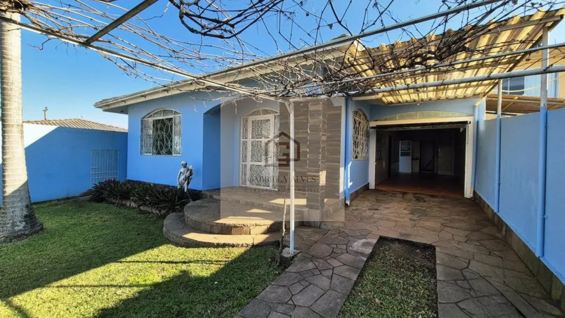 🏡 Casa com 3 Dormitórios e Amplo Terreno à Venda no Bairro Pé de Plátano – Camobi