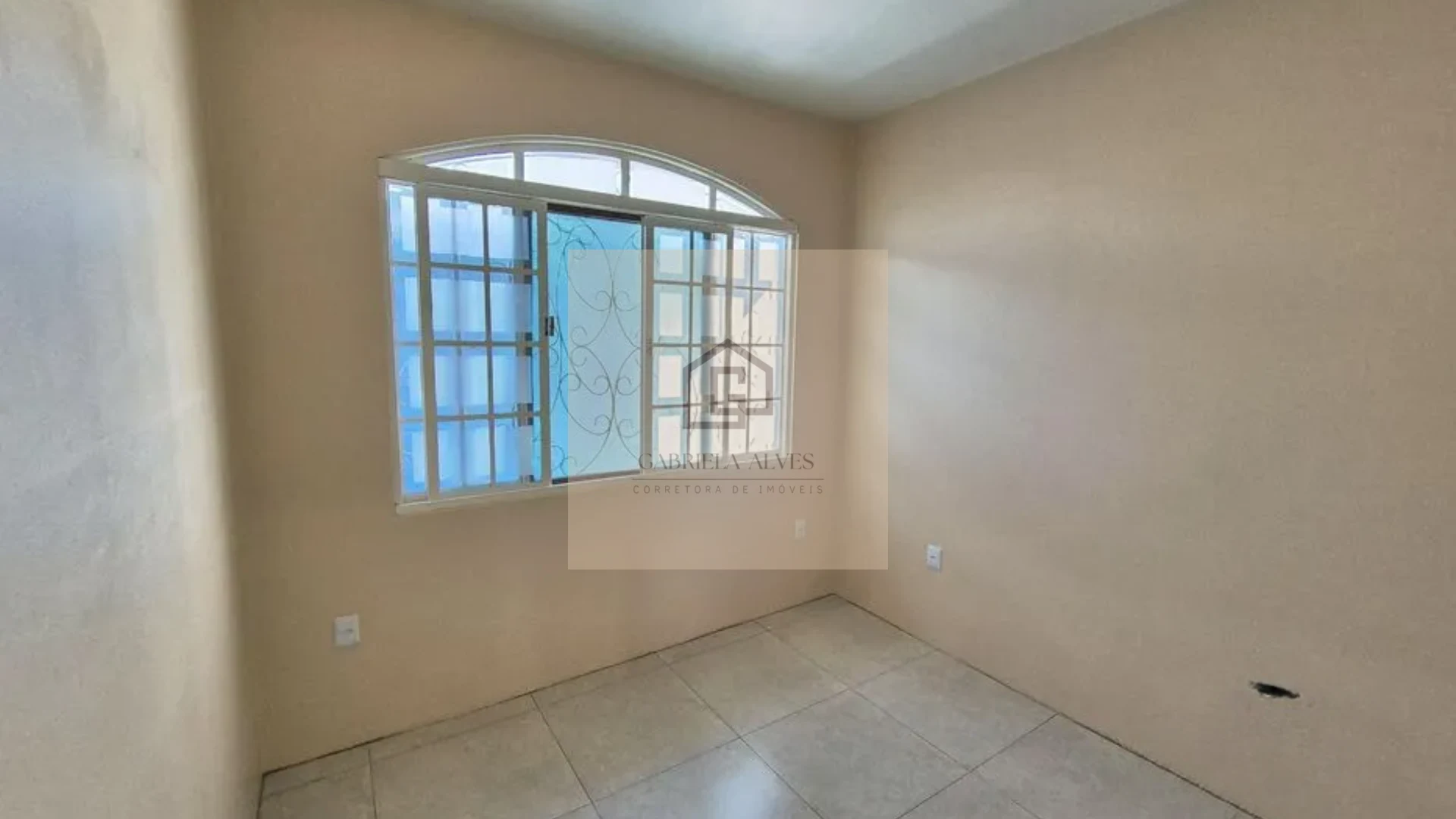 🏡 Casa com 3 Dormitórios e Amplo Terreno à Venda no Bairro Pé de Plátano – Camobi