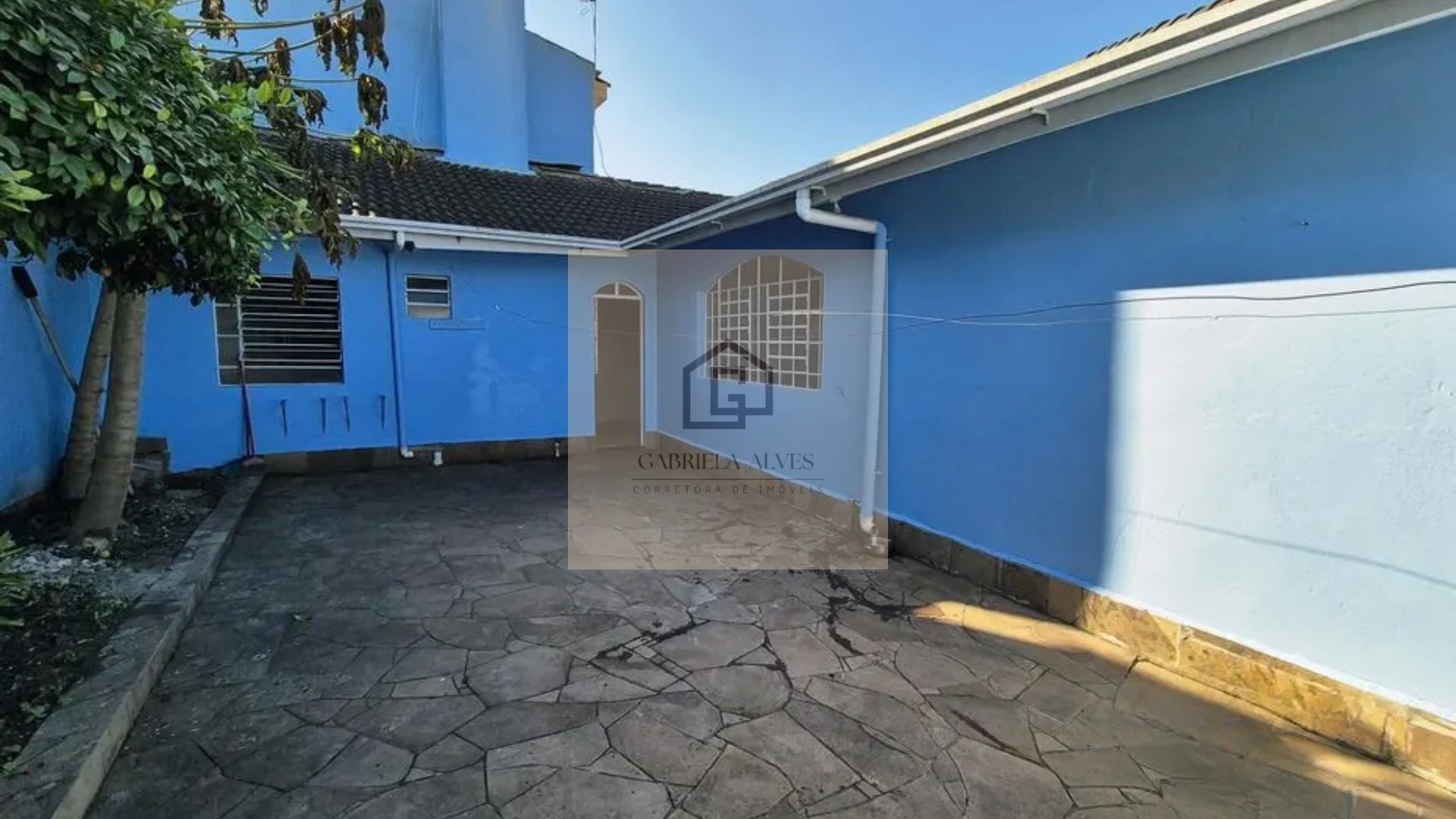 🏡 Casa com 3 Dormitórios e Amplo Terreno à Venda no Bairro Pé de Plátano – Camobi