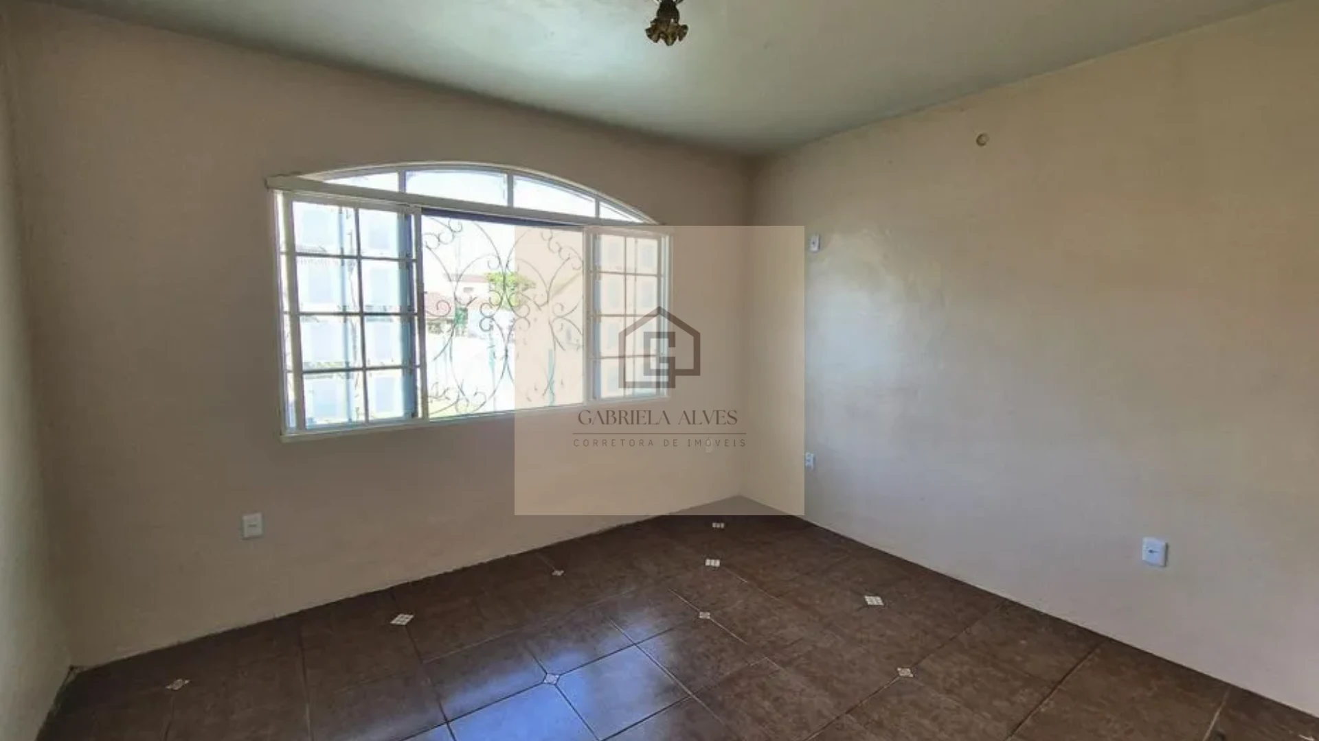 🏡 Casa com 3 Dormitórios e Amplo Terreno à Venda no Bairro Pé de Plátano – Camobi